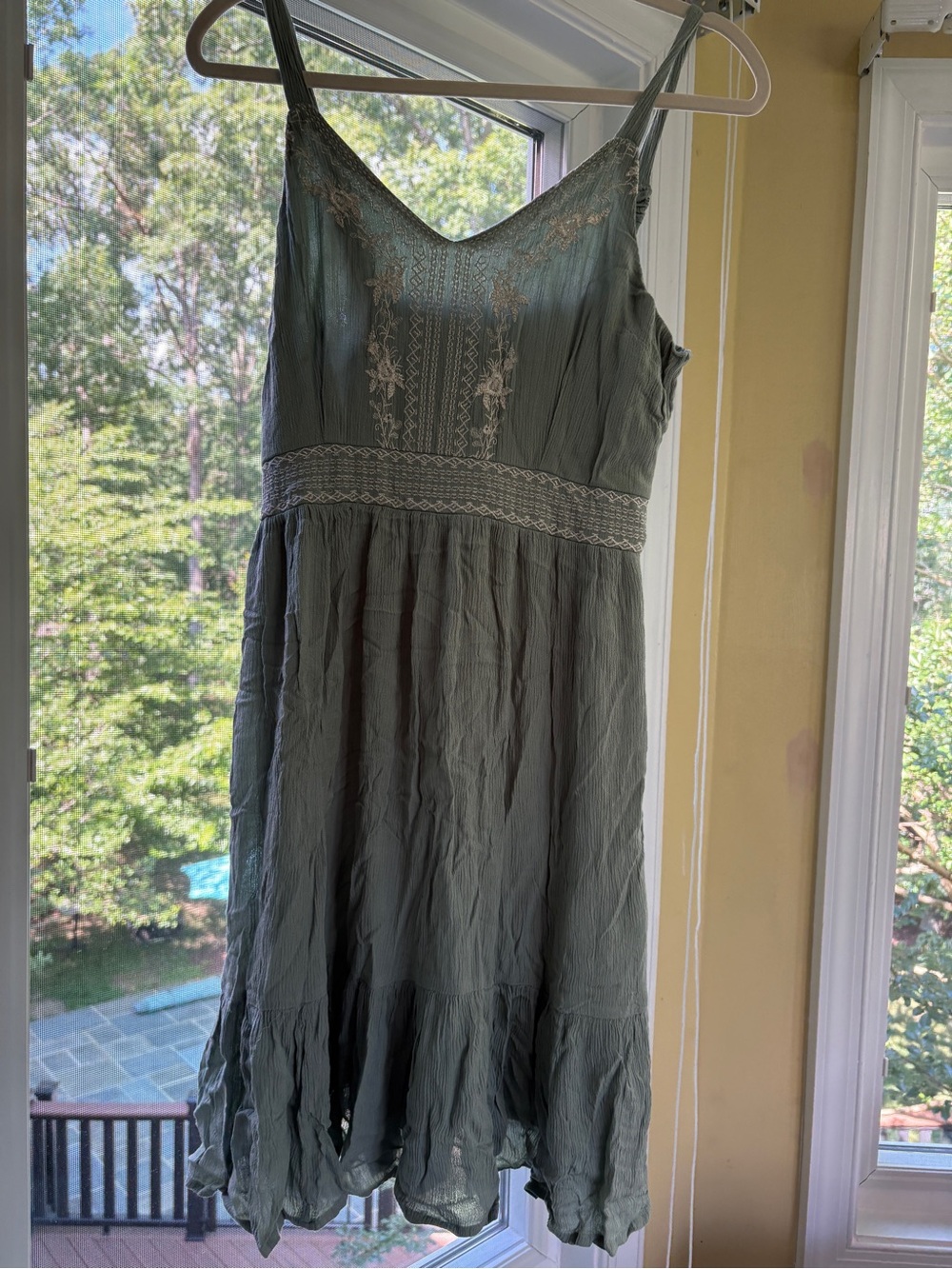 Jopna Sleeveless Sage Green Embroidered Dress